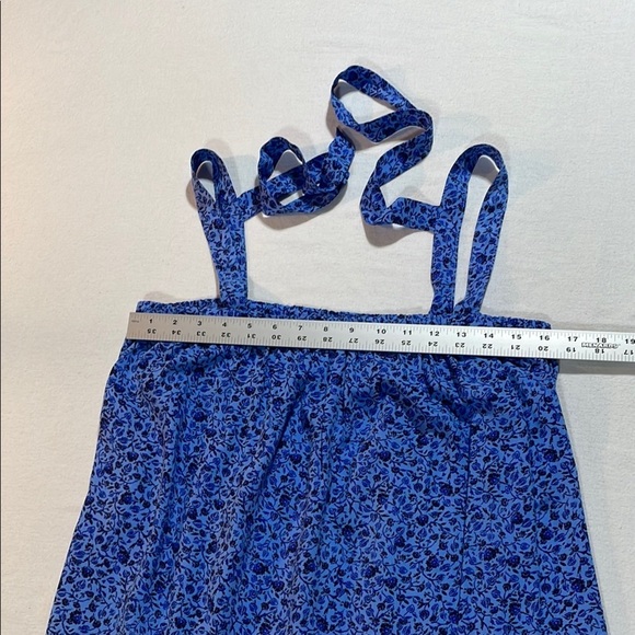 Old Navy Blue and White Relaxed Fit Camisole Tank Top Floral soft rayon NWOT - Picture 9 of 12